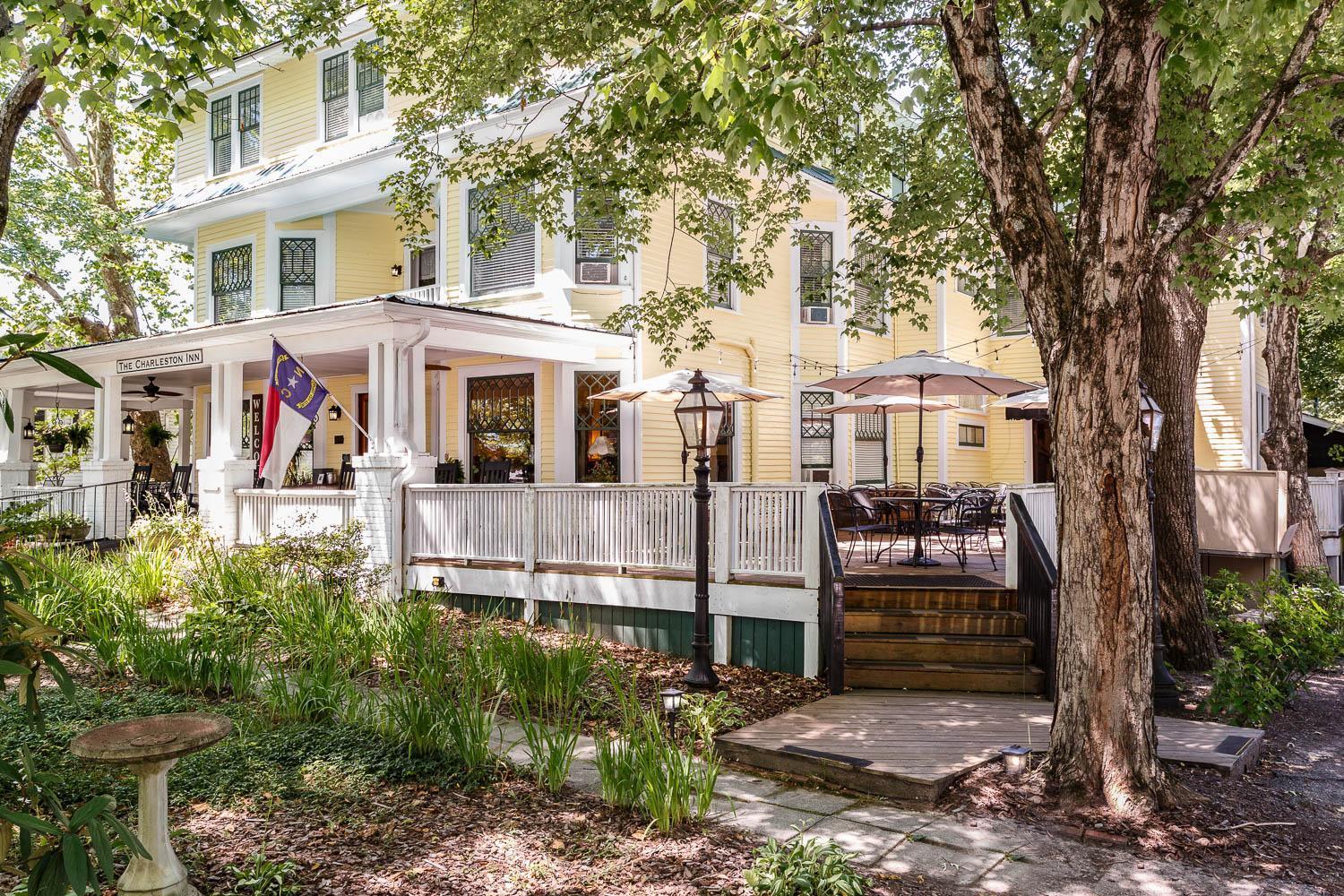 The Charleston Inn Hendersonville Nc Exterior photo