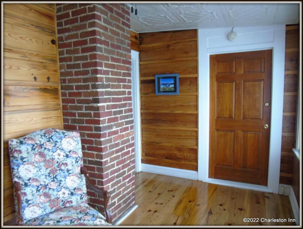 The Charleston Inn Hendersonville Nc Exterior photo