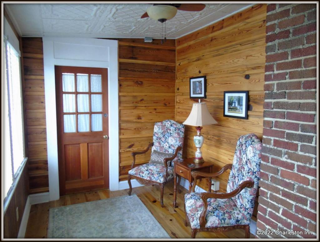 The Charleston Inn Hendersonville Nc Exterior photo