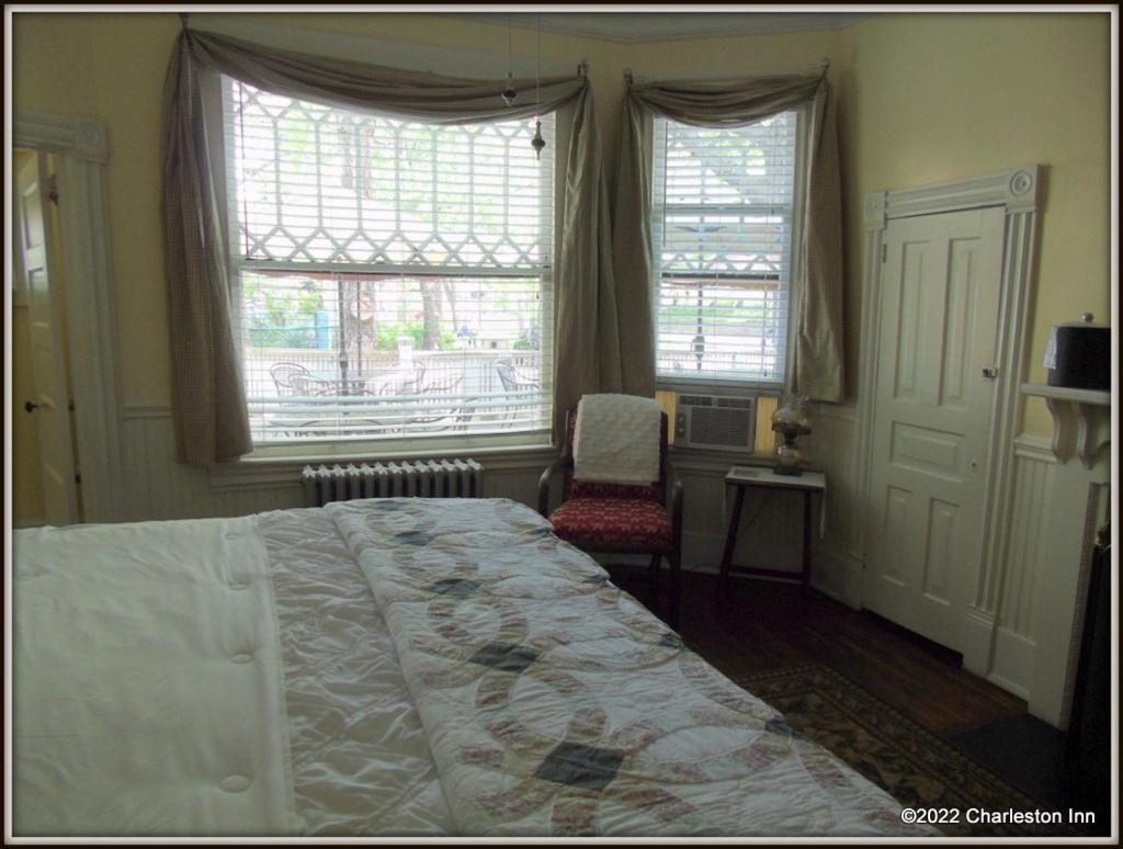 The Charleston Inn Hendersonville Nc Exterior photo